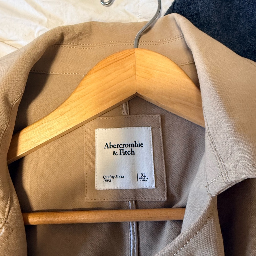 Abercrombie trench coat with flutter back - Picture 3 of 3